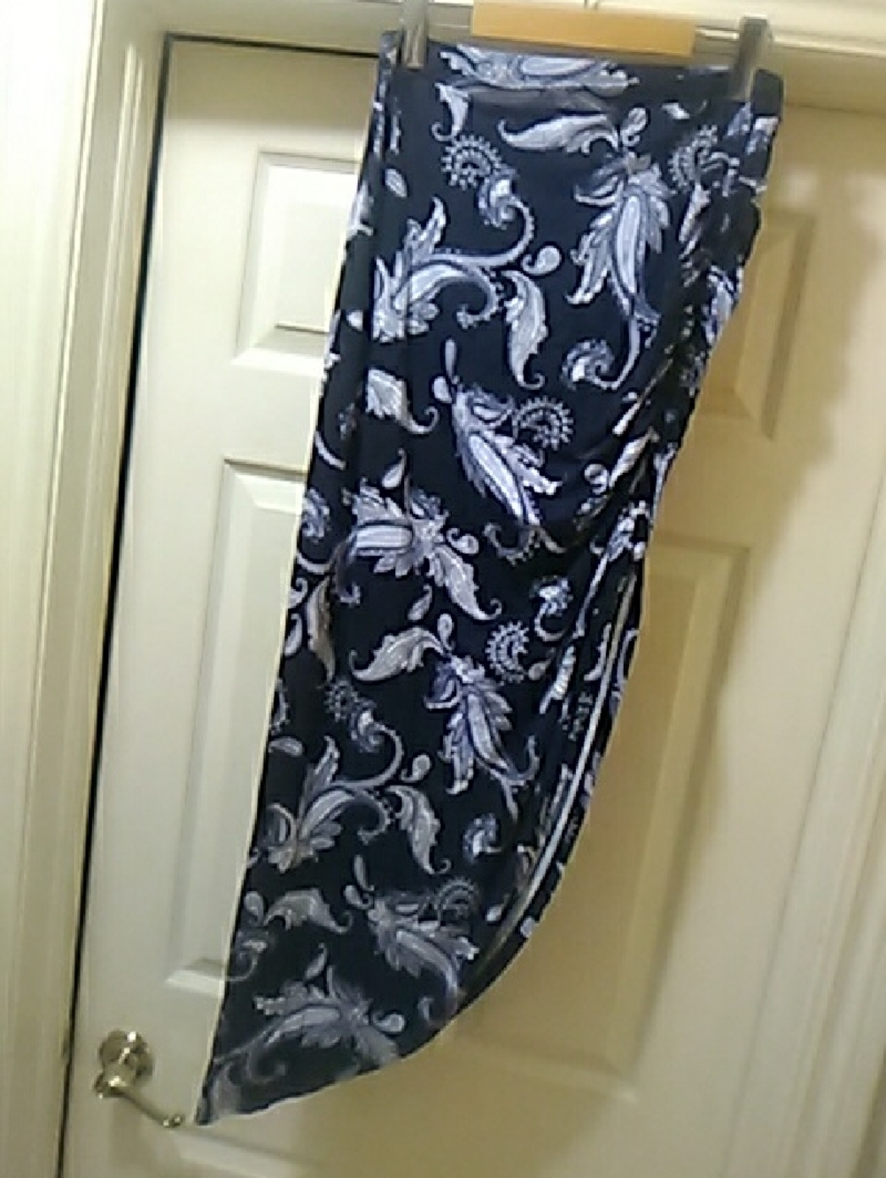 💲1⃣▶Suzy Shier Navy and White Paisley Maxi Skirt Or Dress Beach Cover Up